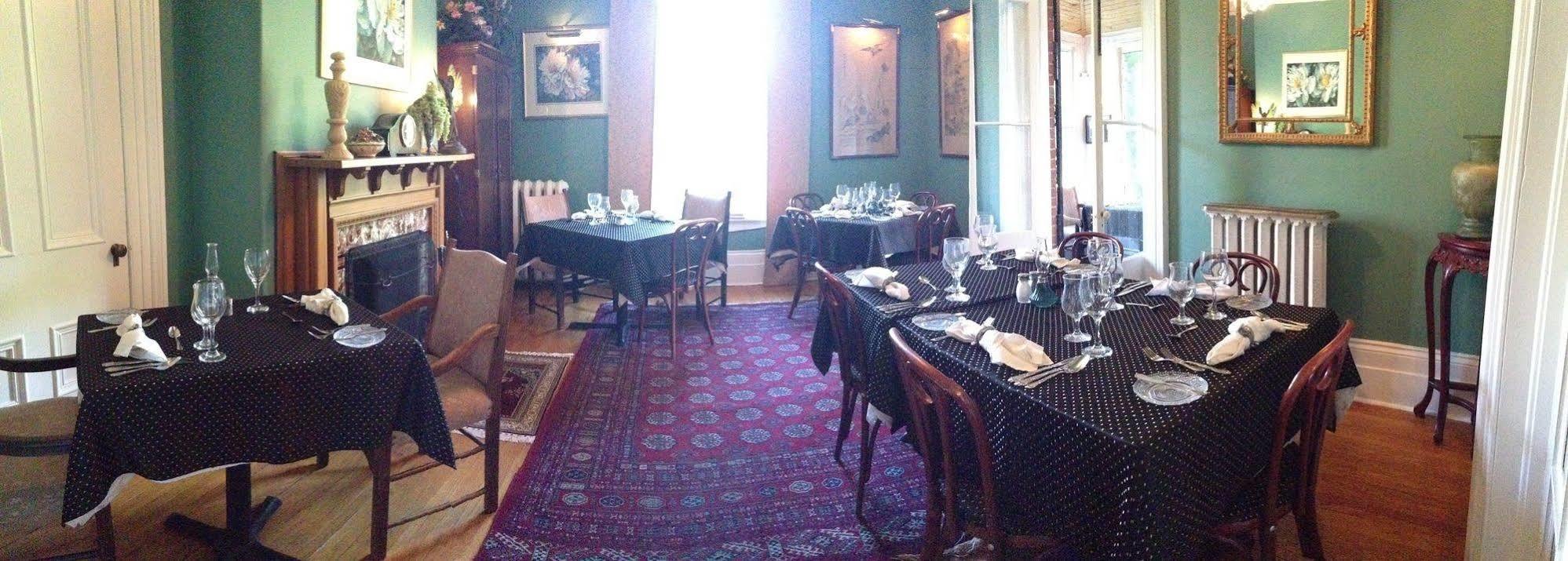 Trinity House Inn Gananoque Esterno foto
