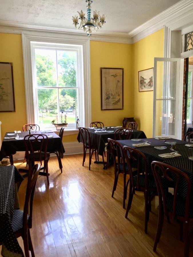 Trinity House Inn Gananoque Esterno foto
